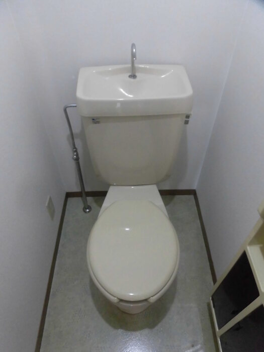 プレミール水主町A棟のトイレ