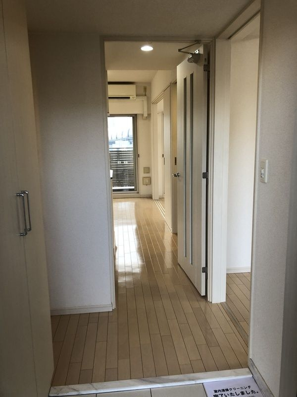 エステムプラザ難波ＷＥＳＴリバークロスの玄関