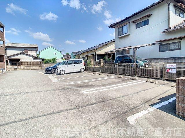 北九州市八幡西区馬場山緑のアパートの駐車場