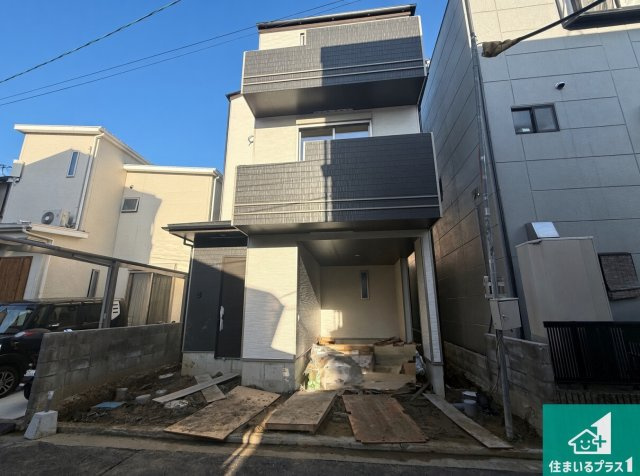 柏原市田辺　新築一戸建ての外観|現在建築中！落ち着いた街並みで新生活を始めることが出来そう！周辺の物件も併せてご紹介させて頂きます！