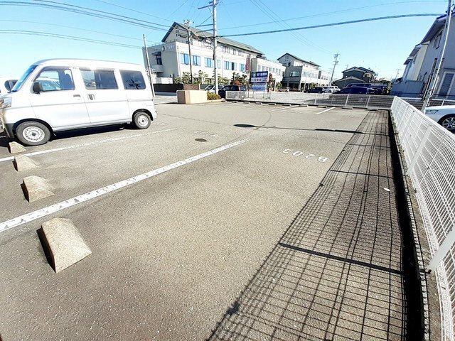 レジデンスソレイユＢの駐車場