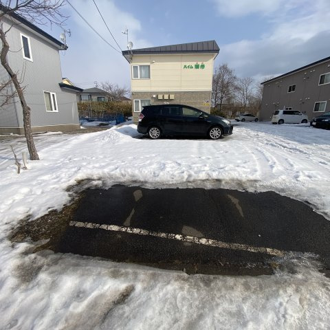 ハイム・ルキの駐車場
