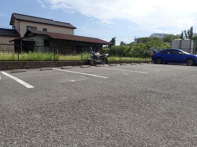 メルベーユ・HAJIⅢの駐車場