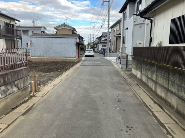 BLOOMING GARDEN　熊谷市別府2丁目2期の前面道路含む現地写真
