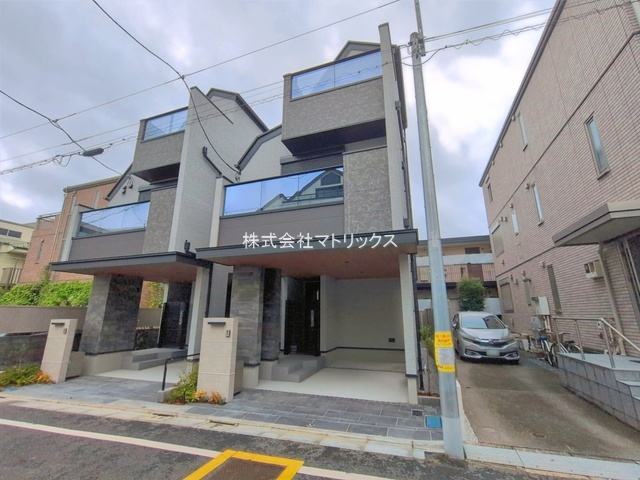 練馬区豊玉北1丁目　駅近×車庫付　ハイグレード住宅の間取り|2号棟　3LDK+FC　土地面積76.61m2　建物面積121.08m2