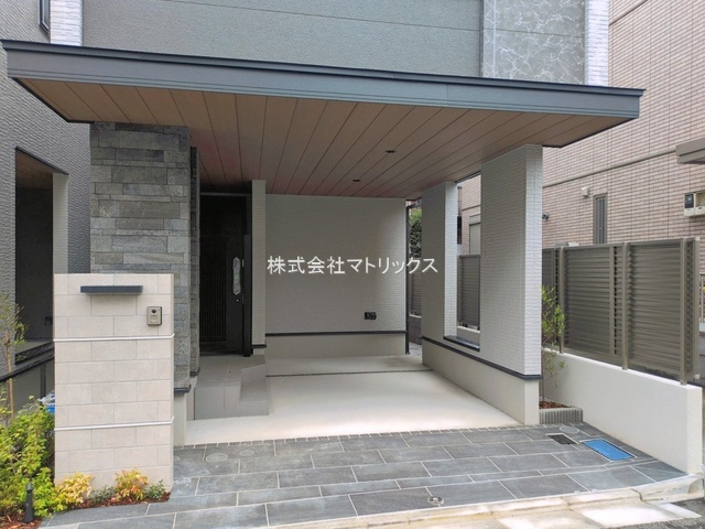 練馬区豊玉北1丁目　駅近×車庫付　ハイグレード住宅の駐車場
