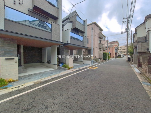 練馬区豊玉北1丁目　駅近×車庫付　ハイグレード住宅の前面道路含む現地写真