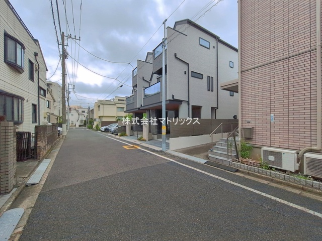 練馬区豊玉北1丁目　駅近×車庫付　ハイグレード住宅の前面道路含む現地写真