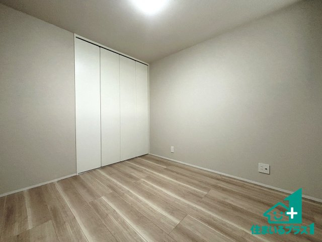 ■枚方市宮之阪　新築一戸建ての洋室|シンプルな洋室は、自分好みのインテリアが楽しめます♪ご家族とインテリアや家具を選びに行くのは入居時の醍醐味の一つです。ぜひお楽しみください♪