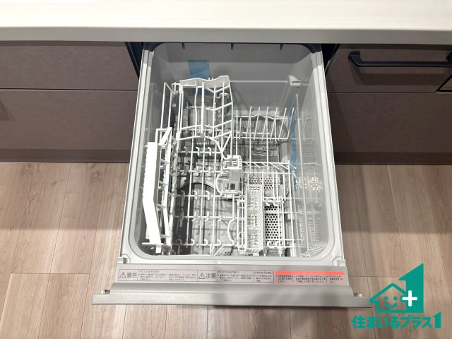 ■枚方市宮之阪　新築一戸建ての設備|食事後の一仕事、食器洗いをボタン一つでお任せできちゃいます！場所を取らないビルトイン式なので、お料理スペースもしっかり確保！