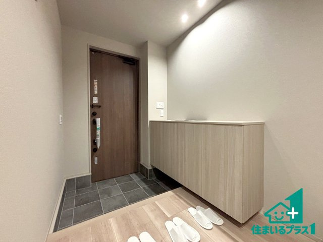 ■枚方市宮之阪　新築一戸建ての玄関|シューズボックスにはたくさんの靴が収納できるので玄関周りはいつもスッキリ！ご家族が増えても安心！