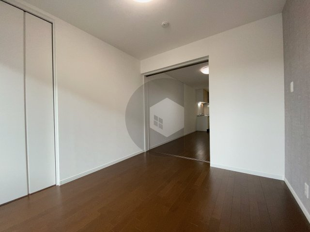 セレニティ荒本 B棟の洋室