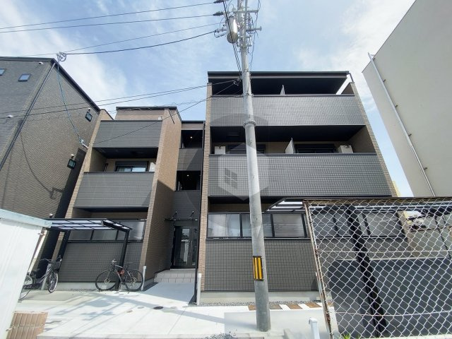 セレニティ荒本 B棟の外観