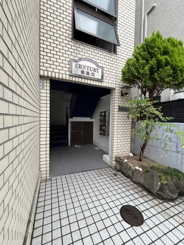 センチュリー寝屋川のエントランス
