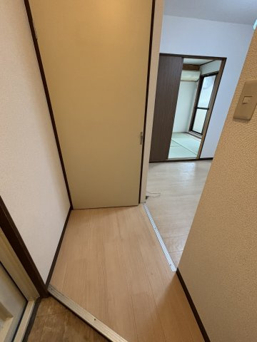 センチュリー寝屋川の玄関