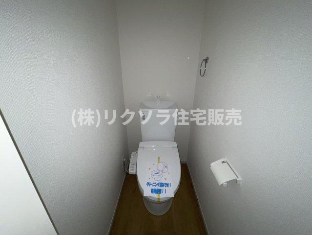三井が丘三丁目　新築一戸建てのトイレ|1階　温水洗浄便座付き
■物件内覧・資金計画相談・住宅ローン相談、リフォーム相談、お問合せ受付中■
※当日・翌日のご内覧、ご相談はお電話でのお問合せがスムーズです！