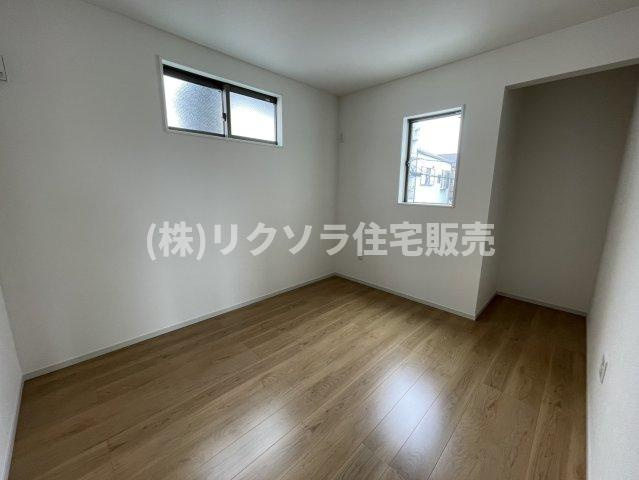 三井が丘三丁目　新築一戸建ての内装|洋室5.25帖
■物件内覧・資金計画相談・住宅ローン相談、リフォーム相談、お問合せ受付中■
※当日・翌日のご内覧、ご相談はお電話でのお問合せがスムーズです！