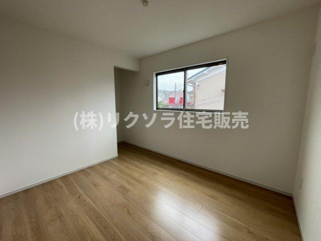 三井が丘三丁目　新築一戸建ての寝室|洋室5.25帖
■物件内覧・資金計画相談・住宅ローン相談、リフォーム相談、お問合せ受付中■
※当日・翌日のご内覧、ご相談はお電話でのお問合せがスムーズです！