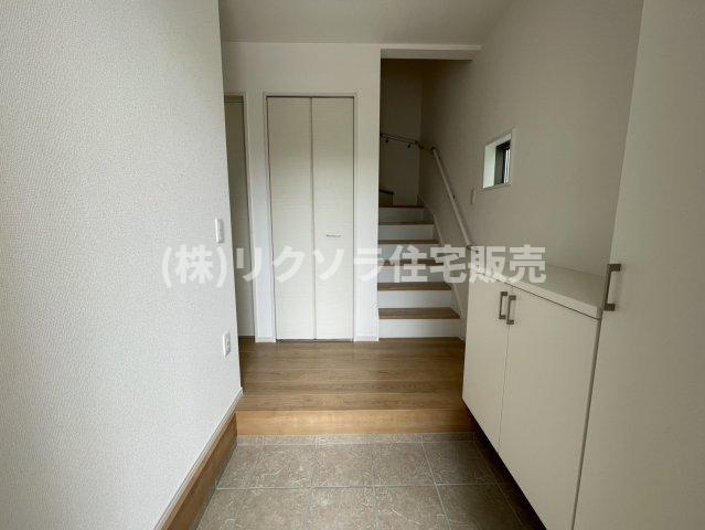 三井が丘三丁目　新築一戸建ての内装|玄関内部
■物件内覧・資金計画相談・住宅ローン相談、リフォーム相談、お問合せ受付中■
※当日・翌日のご内覧、ご相談はお電話でのお問合せがスムーズです！