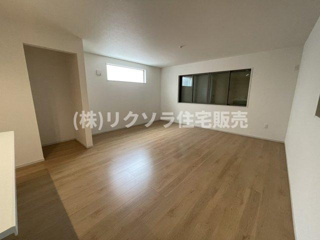 三井が丘三丁目　新築一戸建ての居間・リビング|LDK18.0帖
■物件内覧・資金計画相談・住宅ローン相談、リフォーム相談、お問合せ受付中■
※当日・翌日のご内覧、ご相談はお電話でのお問合せがスムーズです！