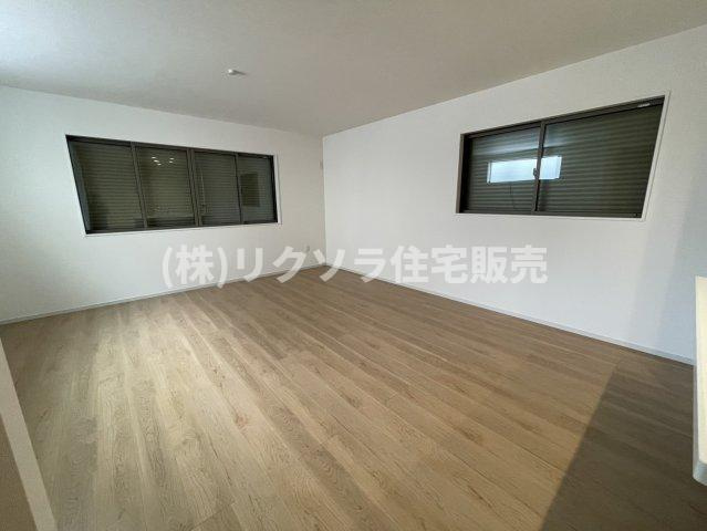 三井が丘三丁目　新築一戸建ての居間・リビング|LDK18.0帖
■物件内覧・資金計画相談・住宅ローン相談、リフォーム相談、お問合せ受付中■
※当日・翌日のご内覧、ご相談はお電話でのお問合せがスムーズです！