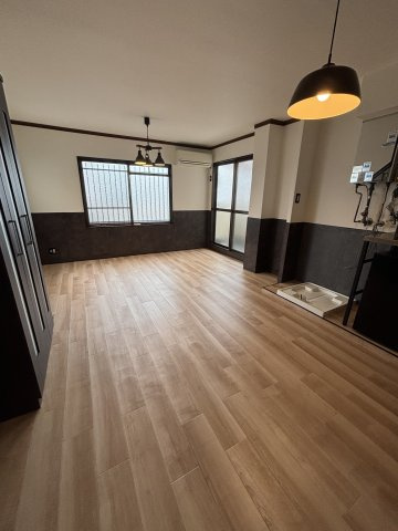 センチュリー寝屋川の居間・リビング