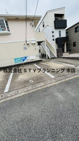 仲介手数料0円！エステートピア作の山の駐車場