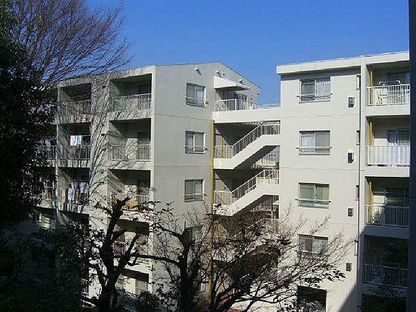 千里月見ヶ丘ハイツC棟の外観