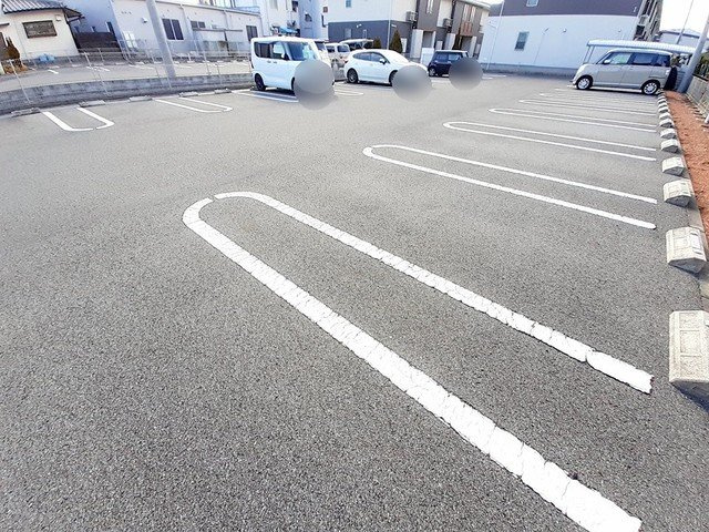 シャンブル　クレールⅠの駐車場