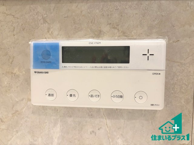 ■枚方市宮之阪　新築一戸建てのキッチン|リビングと統一感があり、使い勝手のいいキッチン。広々としているので、二人並んで作業が出来ちゃいます。お子様と一緒に色々なお料理に挑戦できるスペースがあります。
