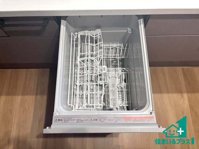 ■枚方市宮之阪　新築一戸建ての設備|食事後の一仕事、食器洗いをボタン一つでお任せできちゃいます！場所を取らないビルトイン式なので、お料理スペースもしっかり確保！
