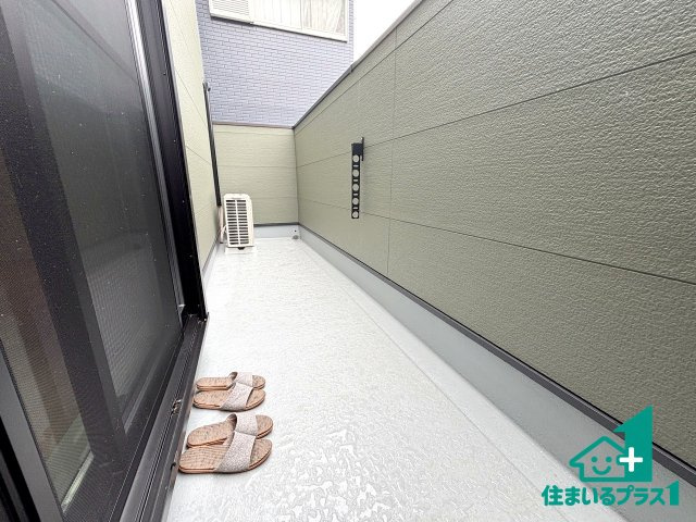 ■枚方市宮之阪　新築一戸建てのバルコニー|日当たりのよいバルコニー！お部屋が開放的に！