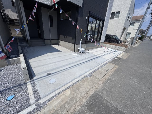 三郷市戸ヶ崎１丁目新築戸建【戸ヶ崎小学校:5分】の駐車場|1号棟駐車スペース・2台駐車可