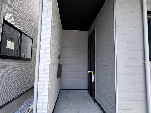 三郷市戸ヶ崎１丁目新築戸建【戸ヶ崎小学校:5分】の玄関|エントランス・玄関ポーチ