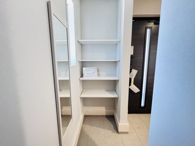 三郷市戸ヶ崎１丁目新築戸建【戸ヶ崎小学校:5分】の玄関|玄関ホール横・土間収納スペース
