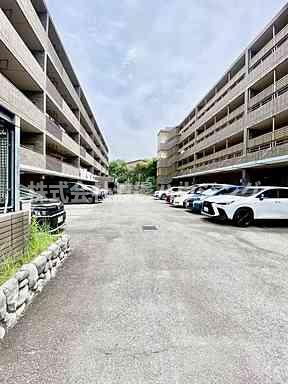 サンライズコート緑地公園の駐車場