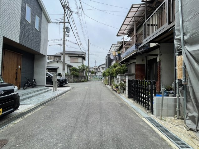 石津中町　新築一戸建ての前面道路含む現地写真|■物件内覧・資金計画相談・住宅ローン相談、リフォーム相談、お問合せ受付中■
※当日・翌日のご内覧、ご相談はお電話でのお問合せがスムーズです！