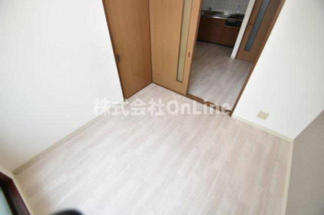 八尾市佐堂町１丁目の賃貸マンションの洋室