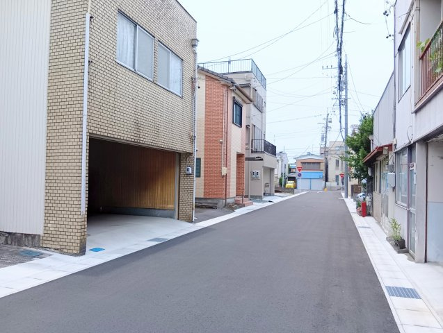 売土地　静岡市清水区港町の前面道路含む現地写真|幅員6ｍの市道に接しています。