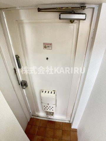 センチュリー鶴見の玄関