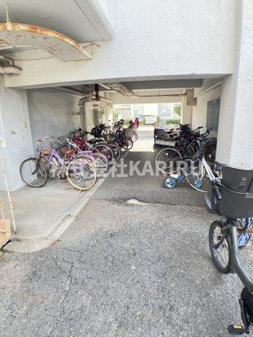 センチュリー鶴見の駐車場