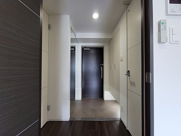 名古屋市中区丸の内２丁目の賃貸マンションの玄関