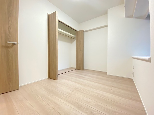 日神パレステージ弘明寺のその他|各お部屋全てにクローゼットが付き。枕棚もあり洋服と一緒にバックや小物の収納に便利ですね