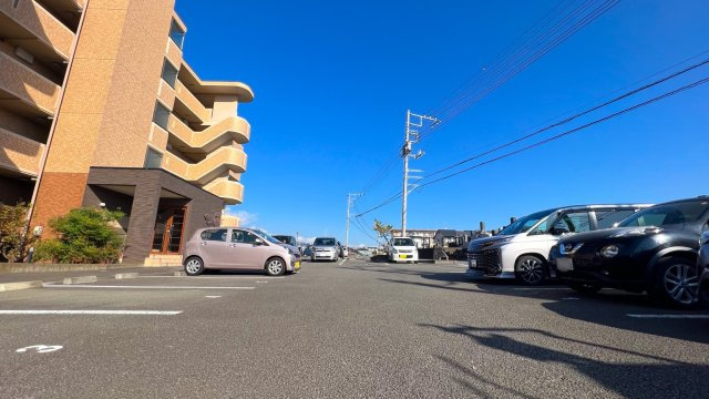 セレストの駐車場