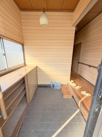 広島市安佐北区安佐町大字飯室の一戸建ての玄関