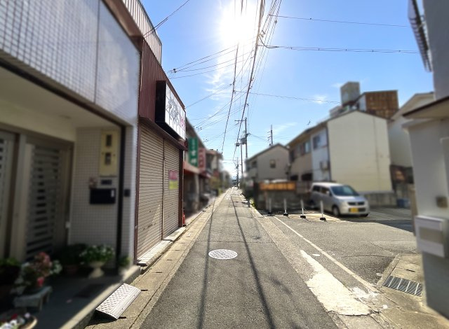 【前面道路含む現地写真】 | 伏見区向島庚申町　店舗付き住宅