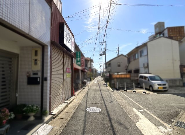 【前面道路含む現地写真】 | 伏見区向島庚申町　店舗付き住宅