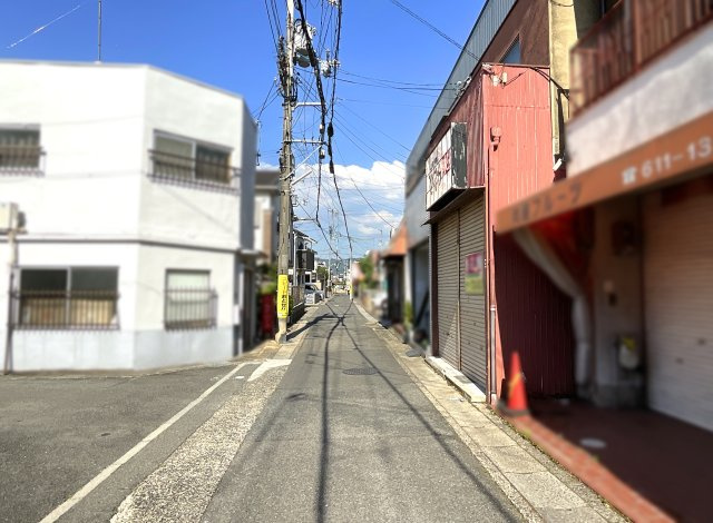 【前面道路含む現地写真】 | 伏見区向島庚申町　店舗付き住宅