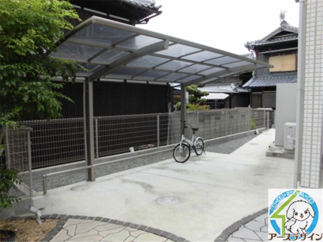アークの駐車場