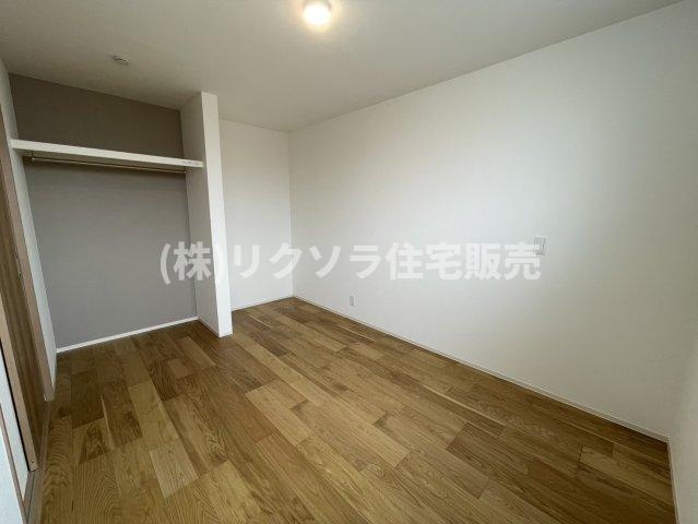寿町　新築一戸建ての寝室|洋室6.7帖
■物件内覧・資金計画相談・住宅ローン相談、リフォーム相談、お問合せ受付中■
※当日・翌日のご内覧、ご相談はお電話でのお問合せがスムーズです！